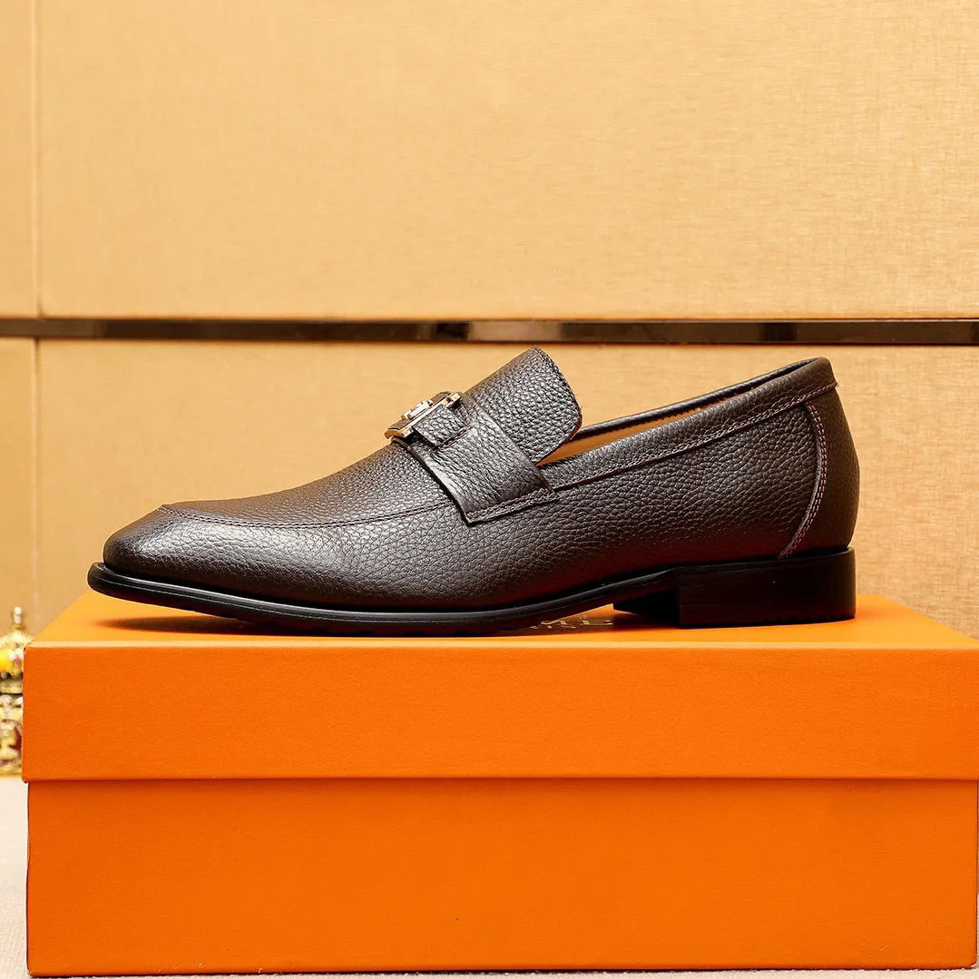 Men's shoes 💰442 💐 Product trademark: HERMES "Hermès" casual leather shoes Regular size: 38-44 (45🉑️customized) Product materials: Selected imported first-layer pebbled calfskin upper + luxury hardware buckle, imported water-dyed 🐂 cowhide lining. Strong three-dimensional visual effect, combined outsole Color: 2⃣️colors available
